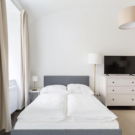 Free Parking I 500 Mbit Wifi I Kingsize Bed Apartment Wina Bagian luar foto