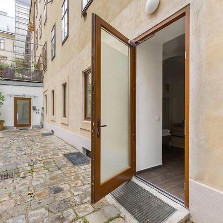 Free Parking I 500 Mbit Wifi I Kingsize Bed Apartment Wina Bagian luar foto