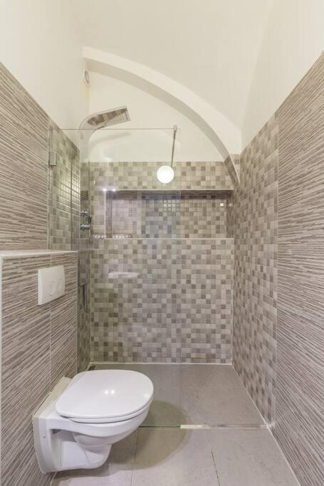 Free Parking I 500 Mbit Wifi I Kingsize Bed Apartment Wina Bagian luar foto