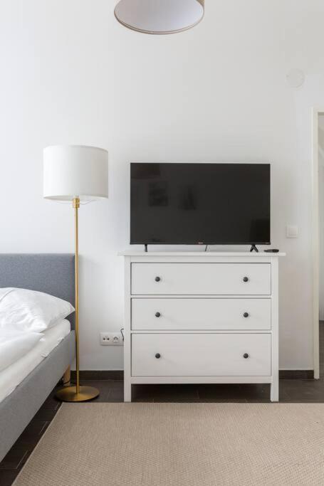 Free Parking I 500 Mbit Wifi I Kingsize Bed Apartment Wina Bagian luar foto