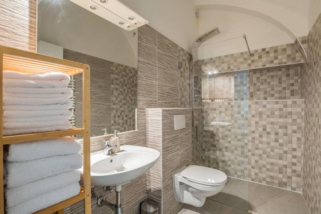 Free Parking I 500 Mbit Wifi I Kingsize Bed Apartment Wina Bagian luar foto