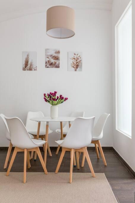 Free Parking I 500 Mbit Wifi I Kingsize Bed Apartment Wina Bagian luar foto