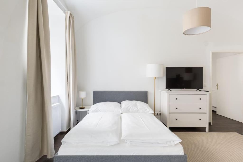 Free Parking I 500 Mbit Wifi I Kingsize Bed Apartment Wina Bagian luar foto