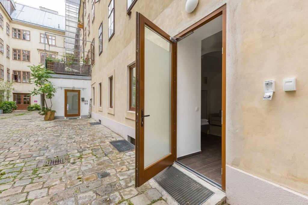 Free Parking I 500 Mbit Wifi I Kingsize Bed Apartment Wina Bagian luar foto